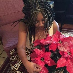 Meet your Posher, Dee